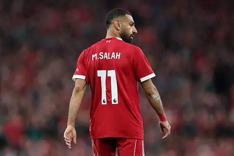 بعد خسارة ليفربول أمام مانشستر يونايتد.. سلوت يدافع عن صلاح